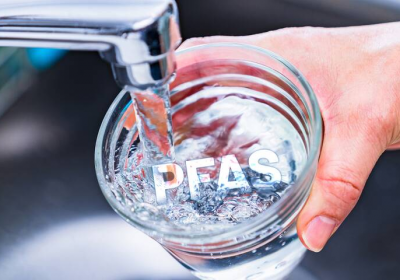 PFAS dans l’eau potable – Une vaste étude de l’Anses confirme une pollution généralisée au TFA