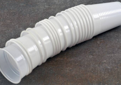 Gobelets jetables en plastique – Leur interdiction repoussée de 4 ans